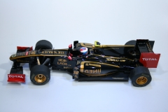 703 Lotus R31 2011 V Petrov SCX A10079S300 2012 Boxed