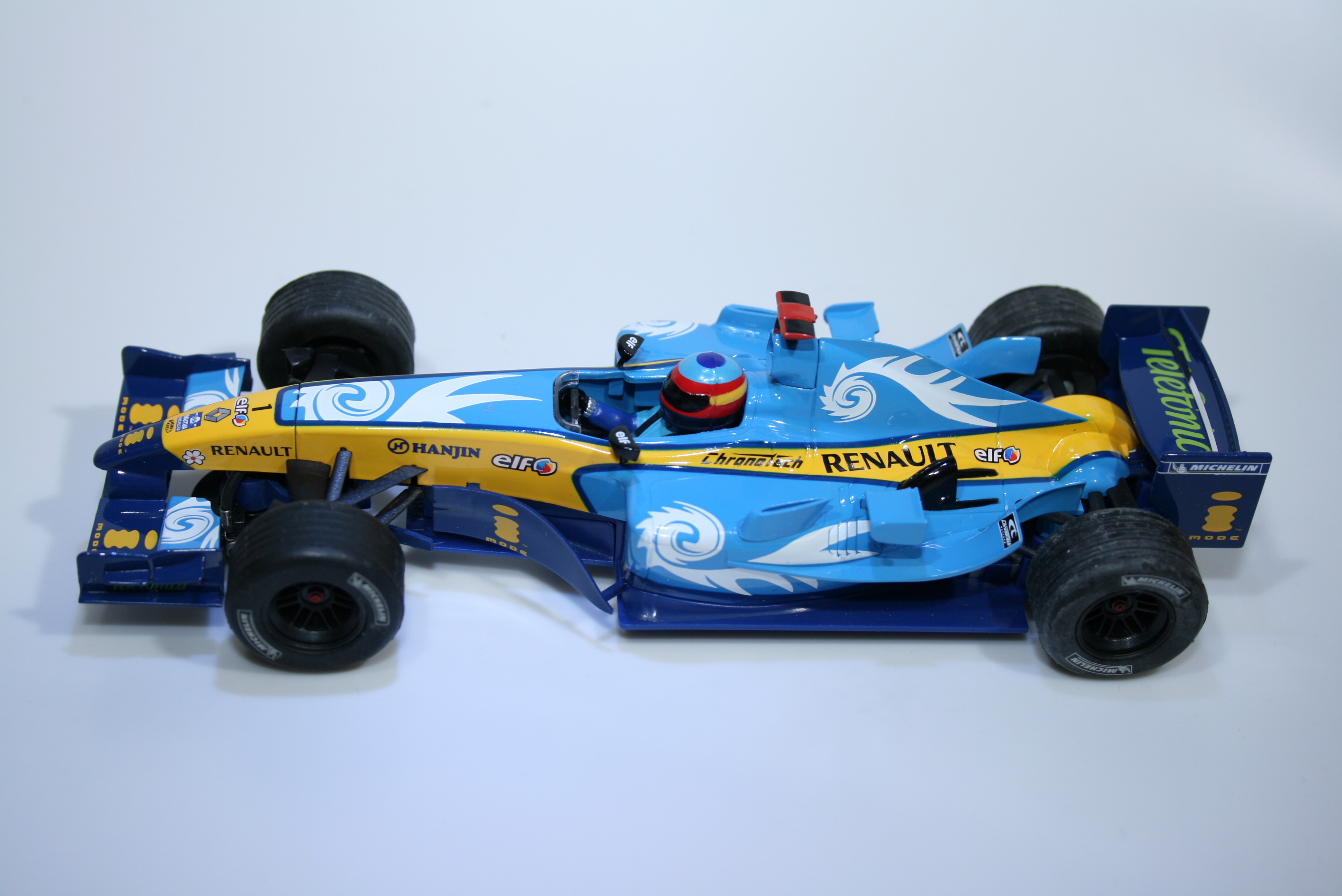 1002 Renault R26 2007 F Alonso Scalextric H2723 2007 Magazine